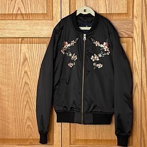 NWOT American Eagle XS Junior Girls black silky feeling zip up jacket.